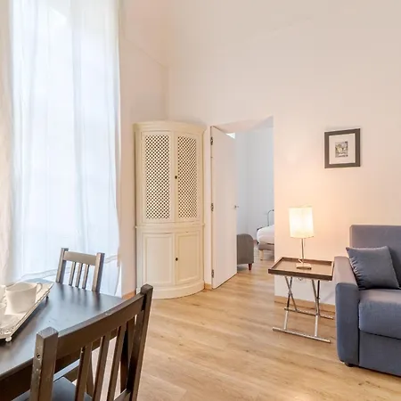 Guesthost - Classy Near Museo Egizio Турин